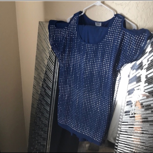 Top - Picture 2 of 2